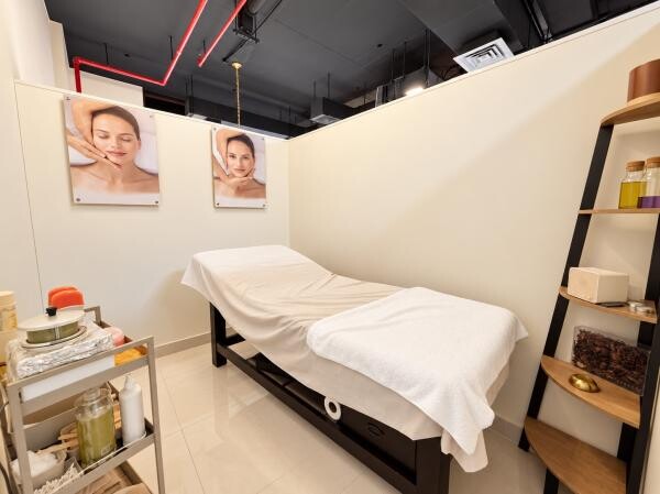 BEAUTY SALON FOR SALE - FOX HILLS - 12