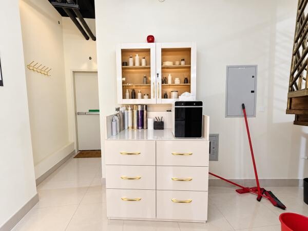BEAUTY SALON FOR SALE - FOX HILLS - 6