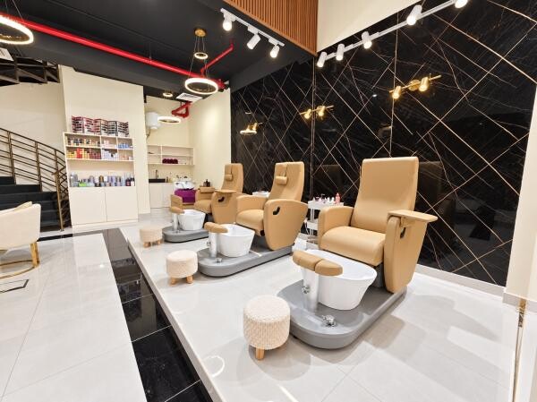 BEAUTY SALON FOR SALE - FOX HILLS - 11