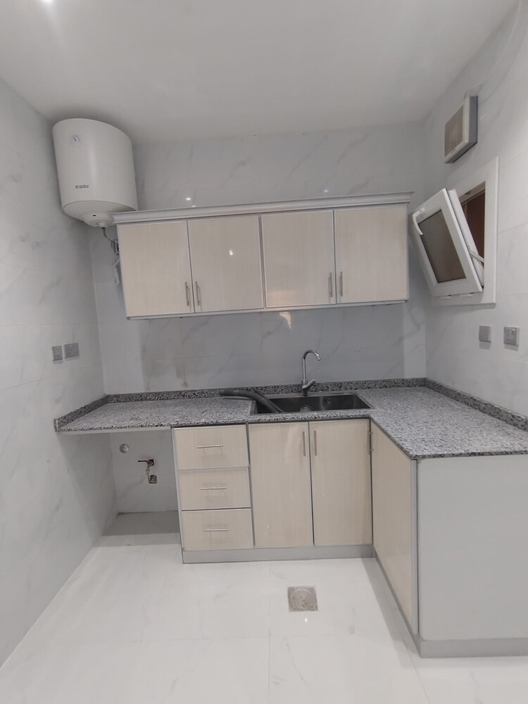 للبيع عماره سكنيه جديدة بالمطار - 15