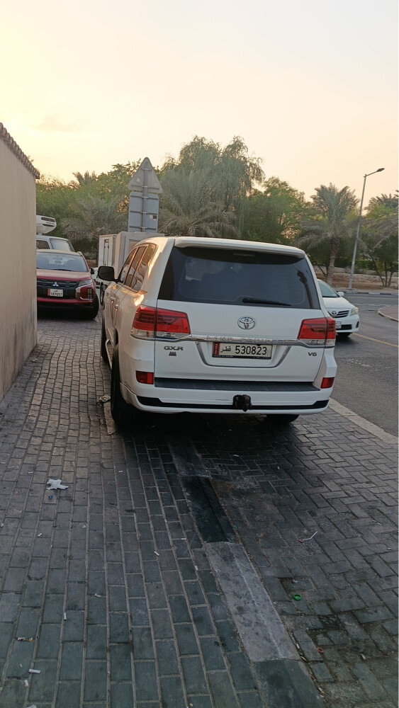 For sale: Land Cruiser in good - 3