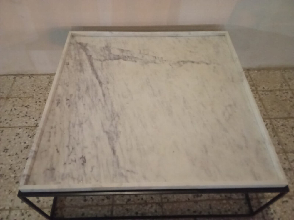 طاوله استخدام نظيف  - 1