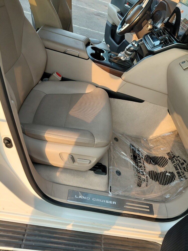 land cruiser 2022 - 10