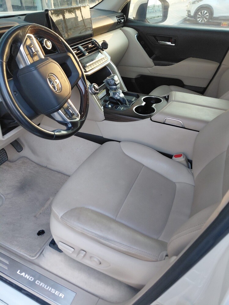 land cruiser 2022 - 4