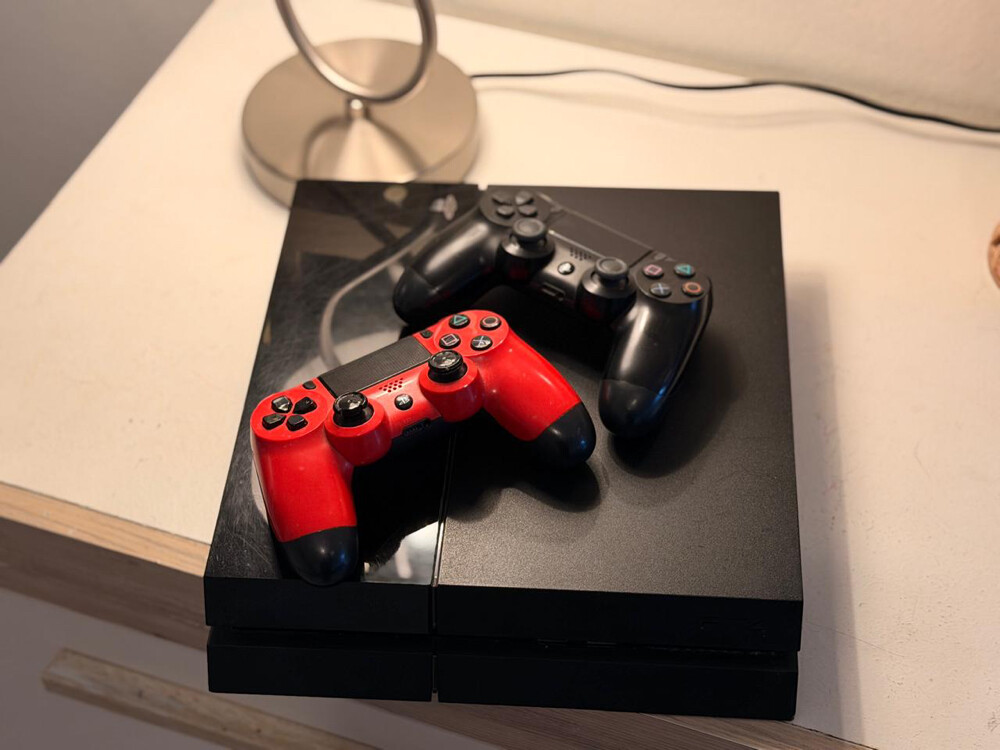 PS4 with 3 controllers  - 3