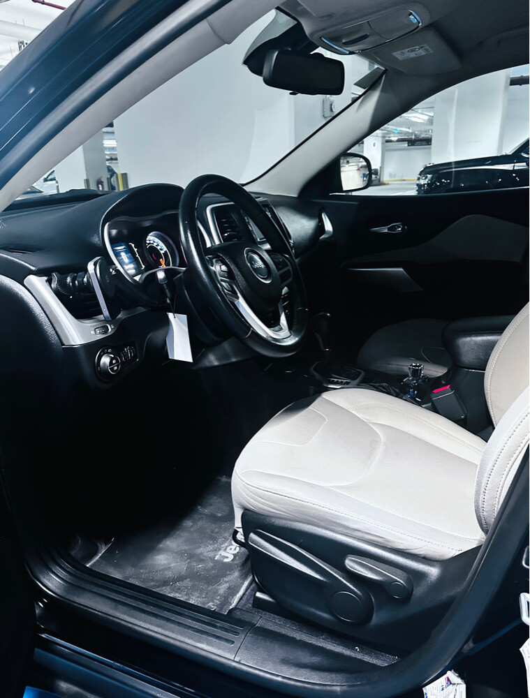 jeep Cherokee 4x4 2017 2.4L SUV - 2