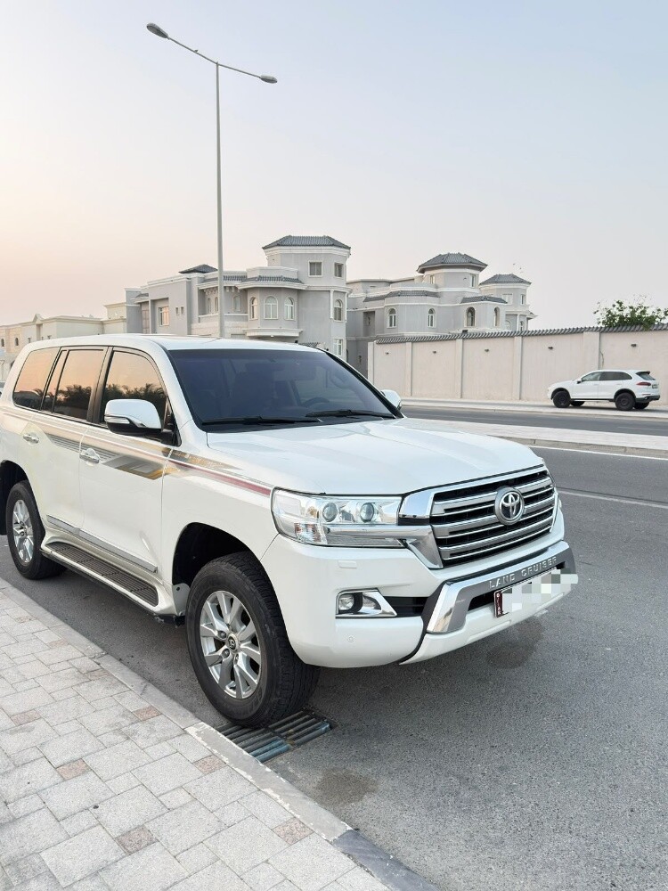 neat n clean 2016 landcruiser gxr - 1