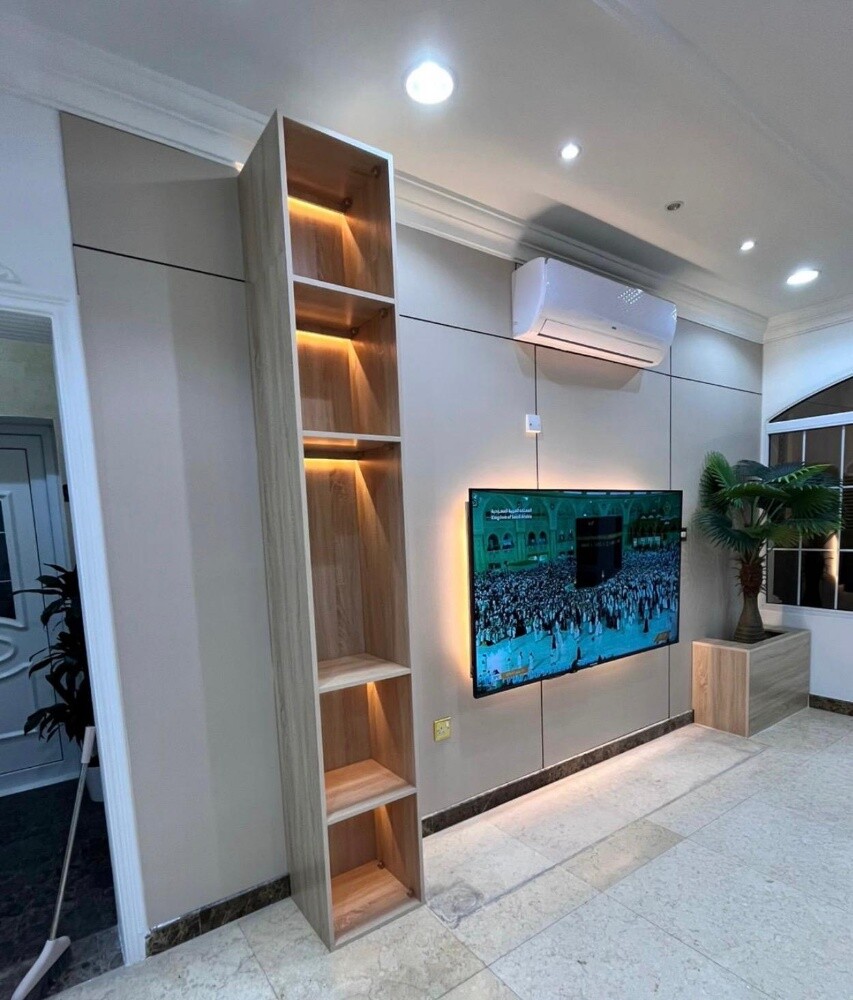 TELEVISION DECOR & CABINET. - 8