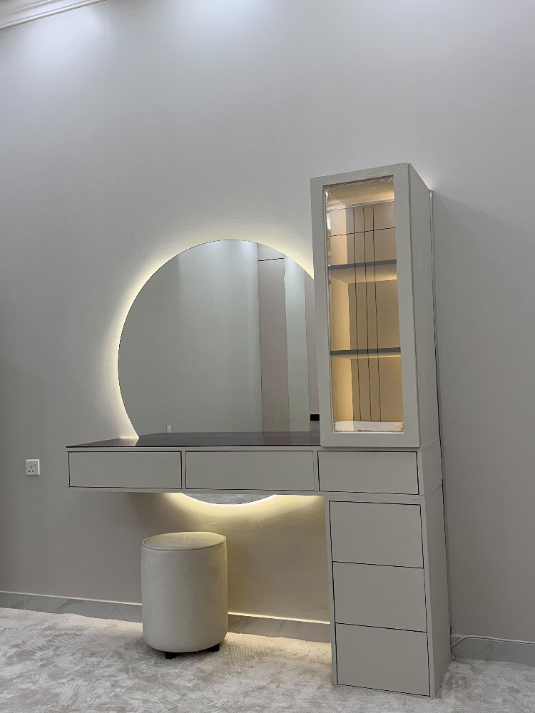 TELEVISION DECOR & CABINET. - 3