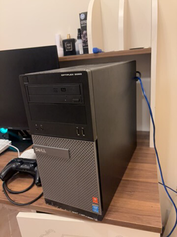 PC screen and keyboard - 3