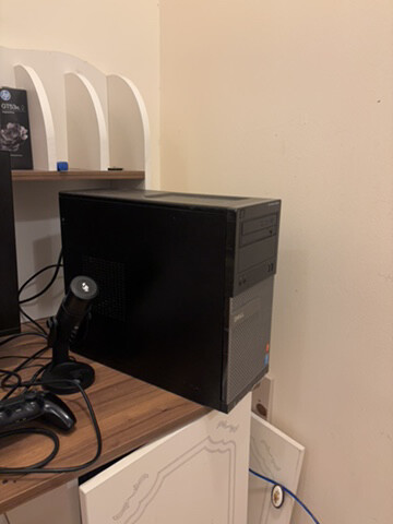 PC screen and keyboard - 1