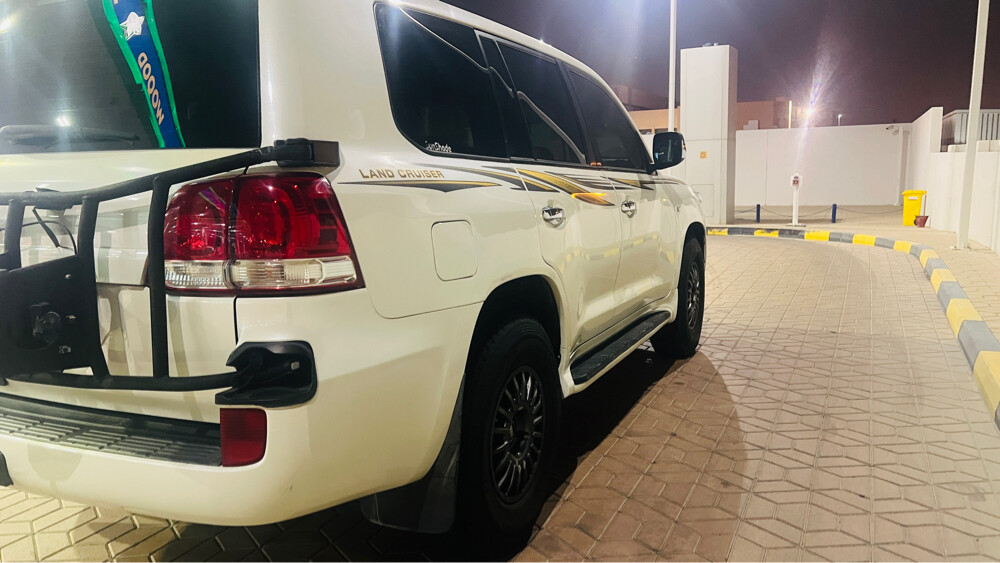 LANDCRUISER V6 GXR - 3