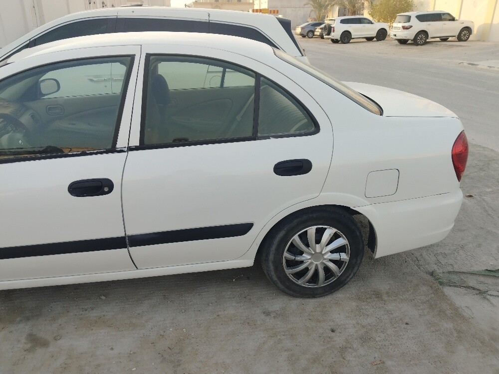 Nissan sunny 2010 only 5500 - 5