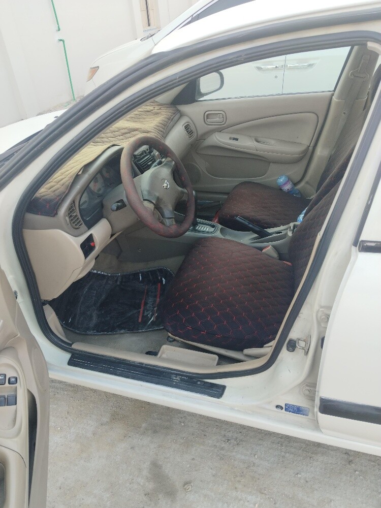 Nissan sunny 2010 only 5500 - 4