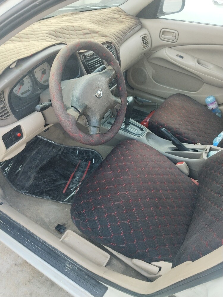 Nissan sunny 2010 only 5500 - 7
