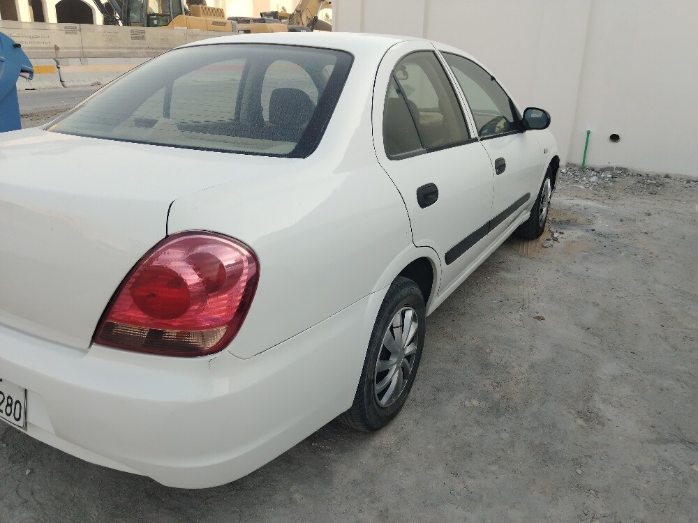 Nissan sunny 2010 only 5500 - 2