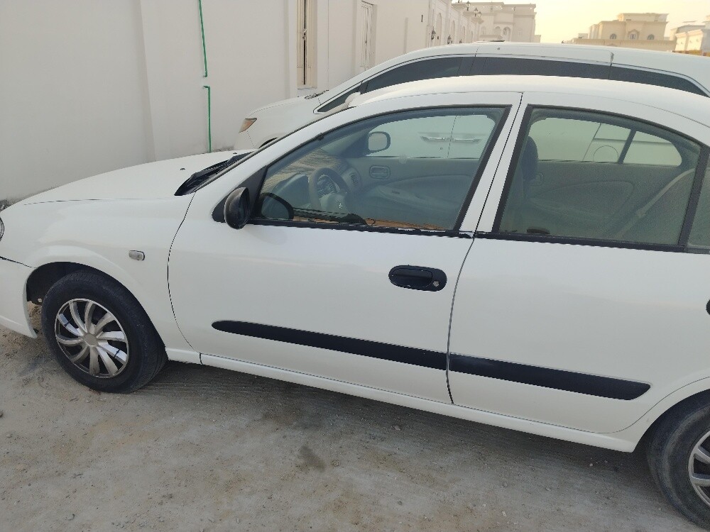 Nissan sunny 2010 only 5500 - 6