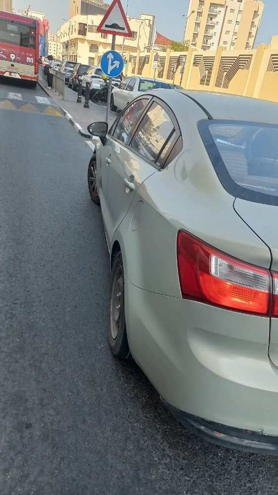 1 year estimra very clean car inside out side only buy and drive - 3