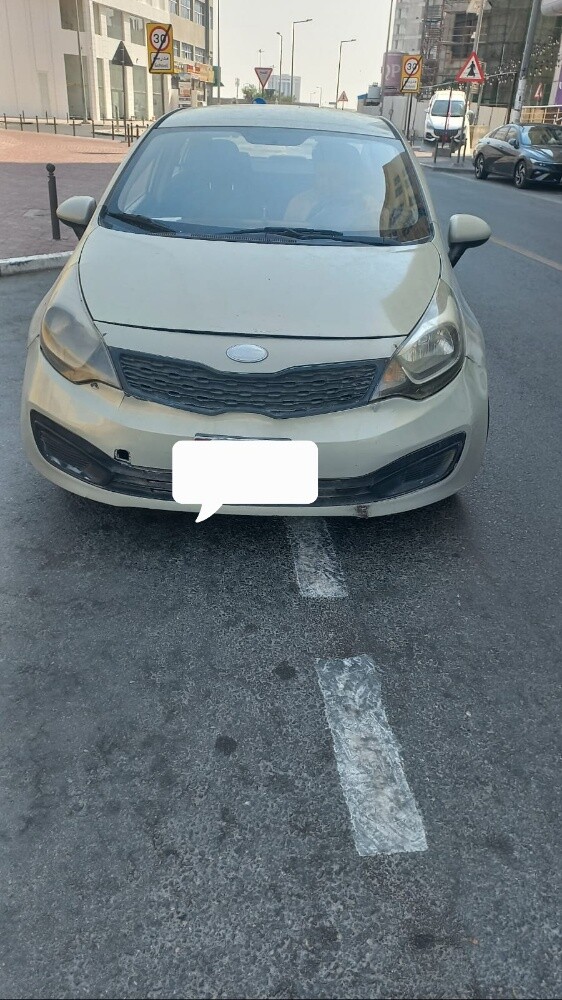 1 year estimra very clean car inside out side only buy and drive - 1