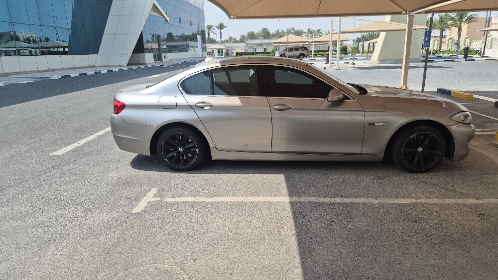 .The car is very clean, and both the gearbox and engine are in excellent condition. The only issue is that it needs a computer (ECU) with the correct coding number, which we have been unable to find in Qatar. - 4
