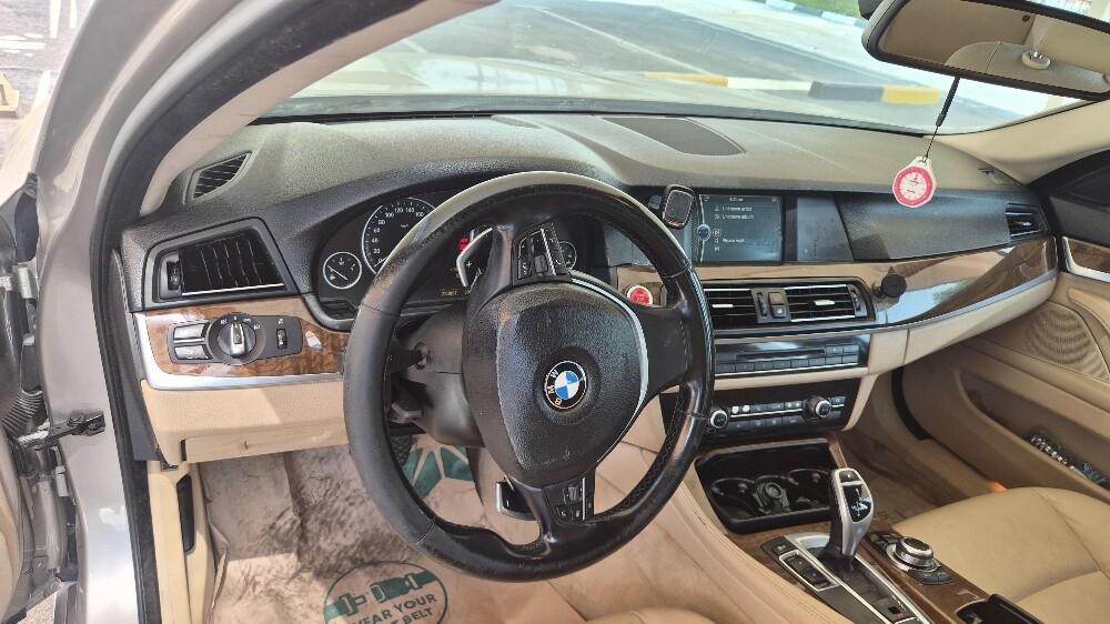 .The car is very clean, and both the gearbox and engine are in excellent condition. The only issue is that it needs a computer (ECU) with the correct coding number, which we have been unable to find in Qatar. - 6