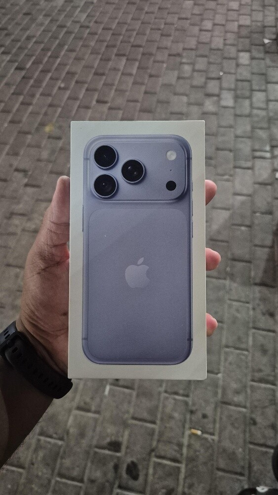 iPhone 18 pro  Glacier - 1