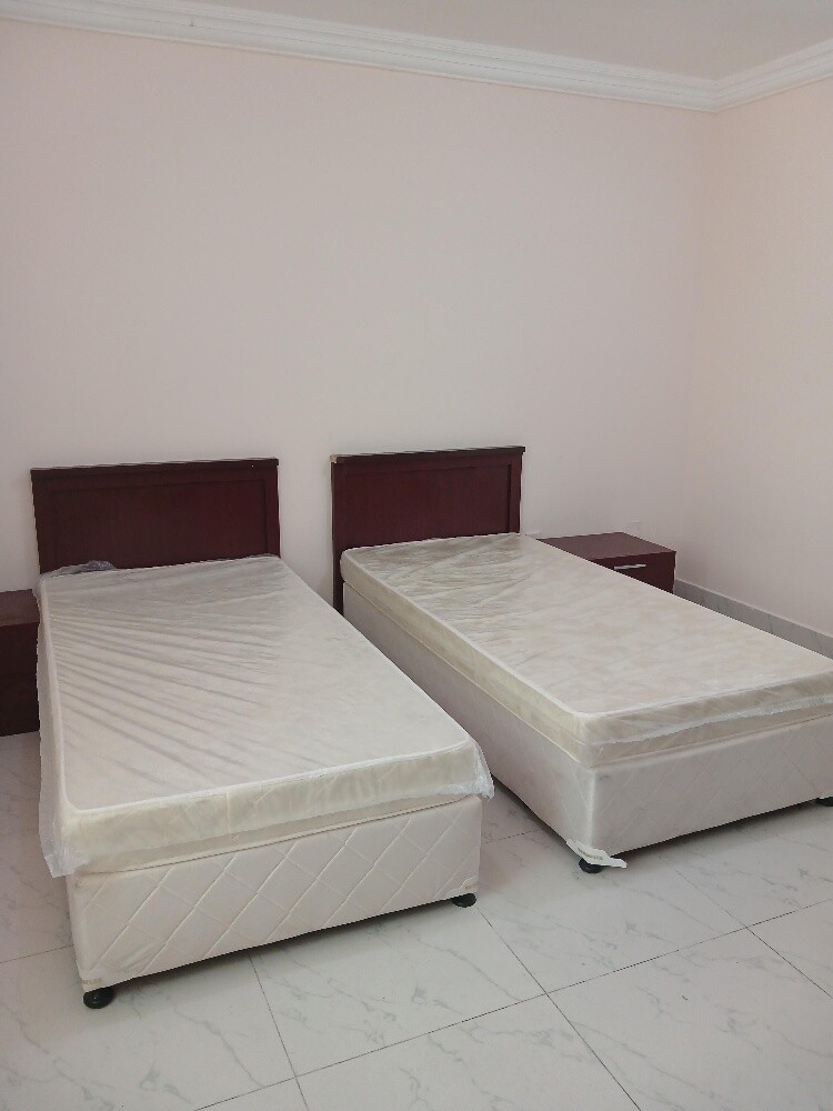 100/200 size single bed - 2