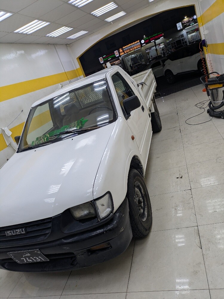 Isuzu pickup - 3