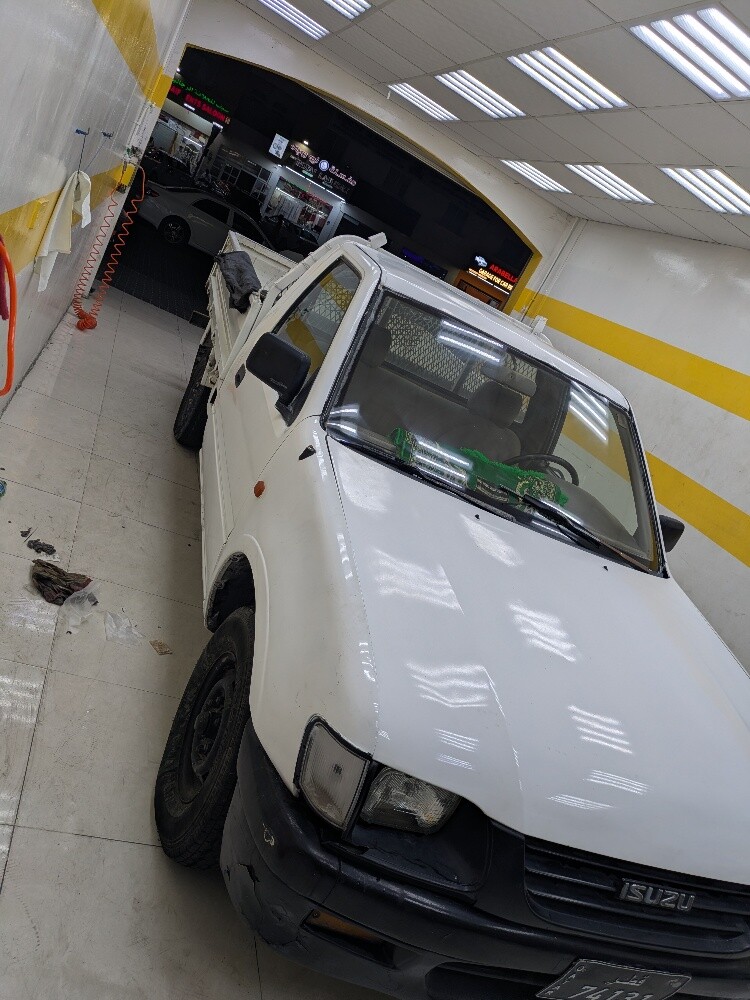 Isuzu pickup - 4