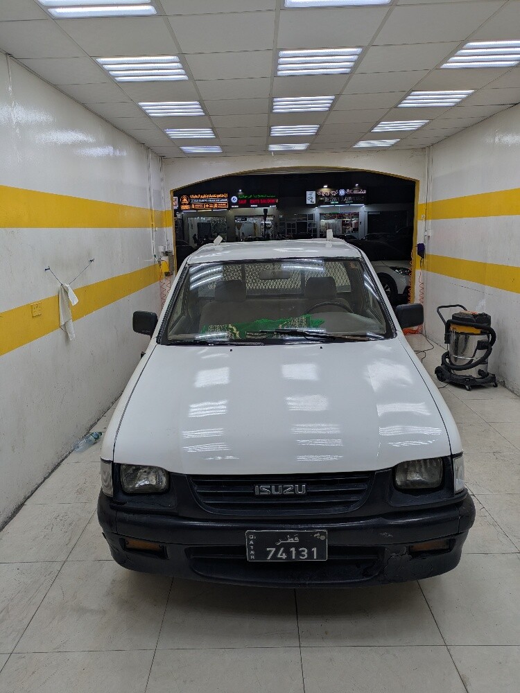Isuzu pickup - 1