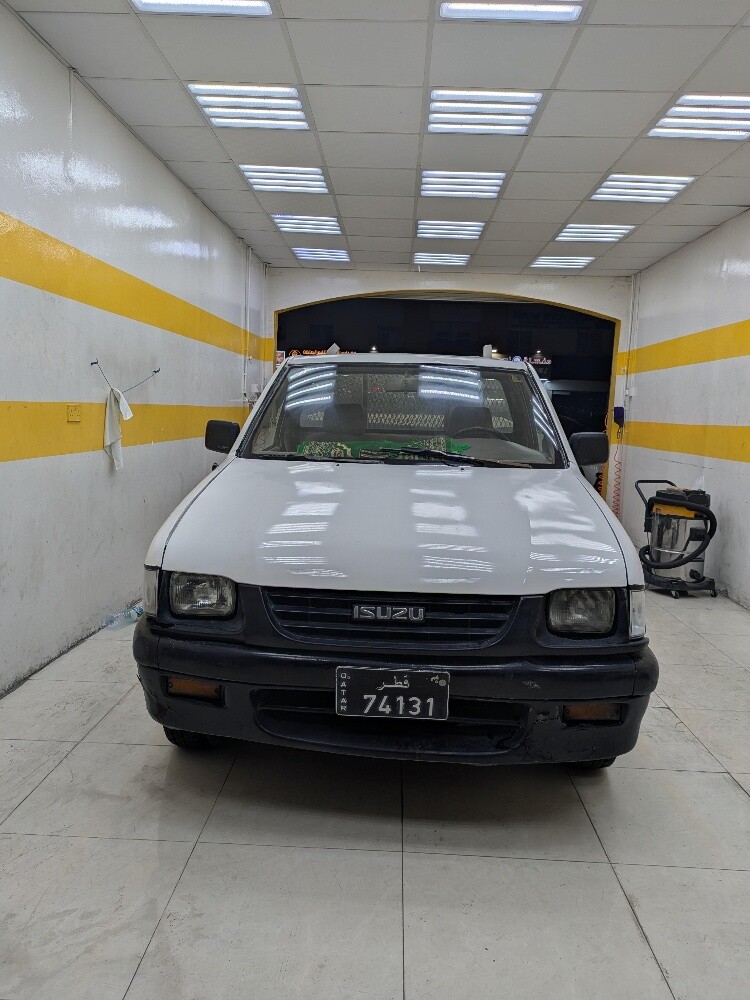 Isuzu pickup - 2