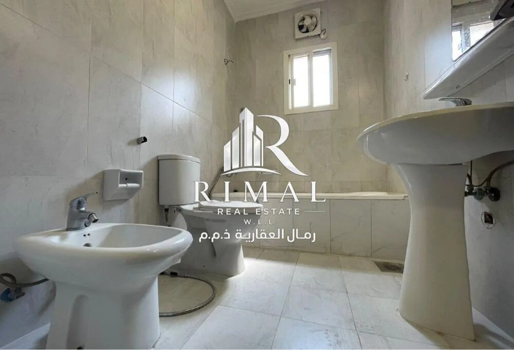 للايجار فيلا مستقله الدحيل 5 غرف - 13
