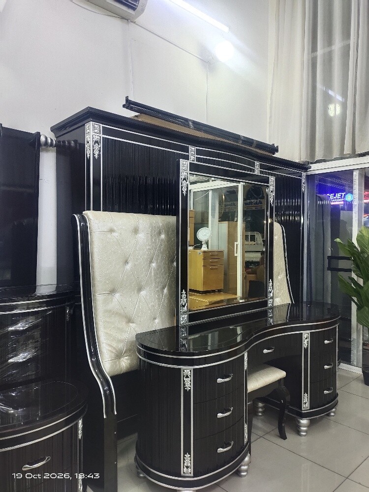 King size bedroom set for sale - 1