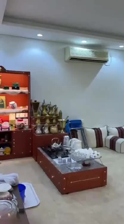 مجلس شبه جديد - 1