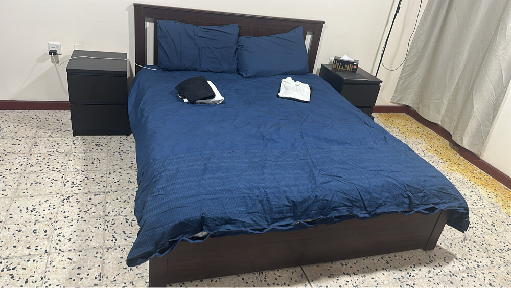 Queen size bedroom with matres - 1