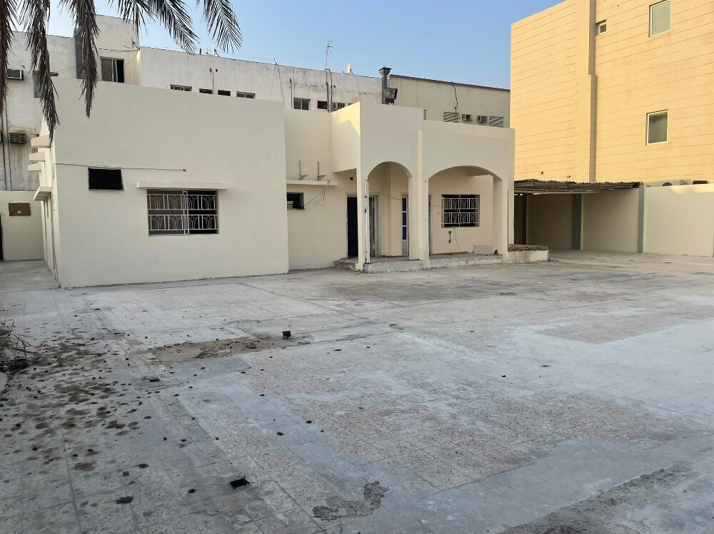 للبيع بيت شعبي بسعر الارض معيذر - 4