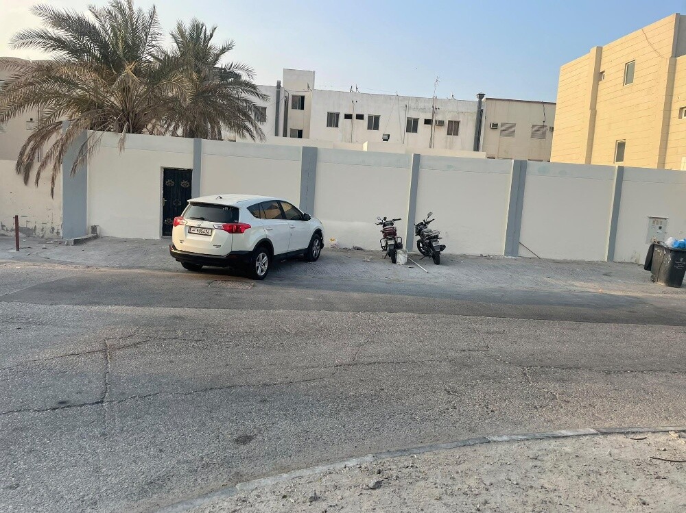 للبيع بيت شعبي بسعر الارض معيذر - 1