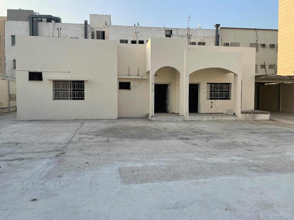 للبيع بيت شعبي بسعر الارض معيذر - 2