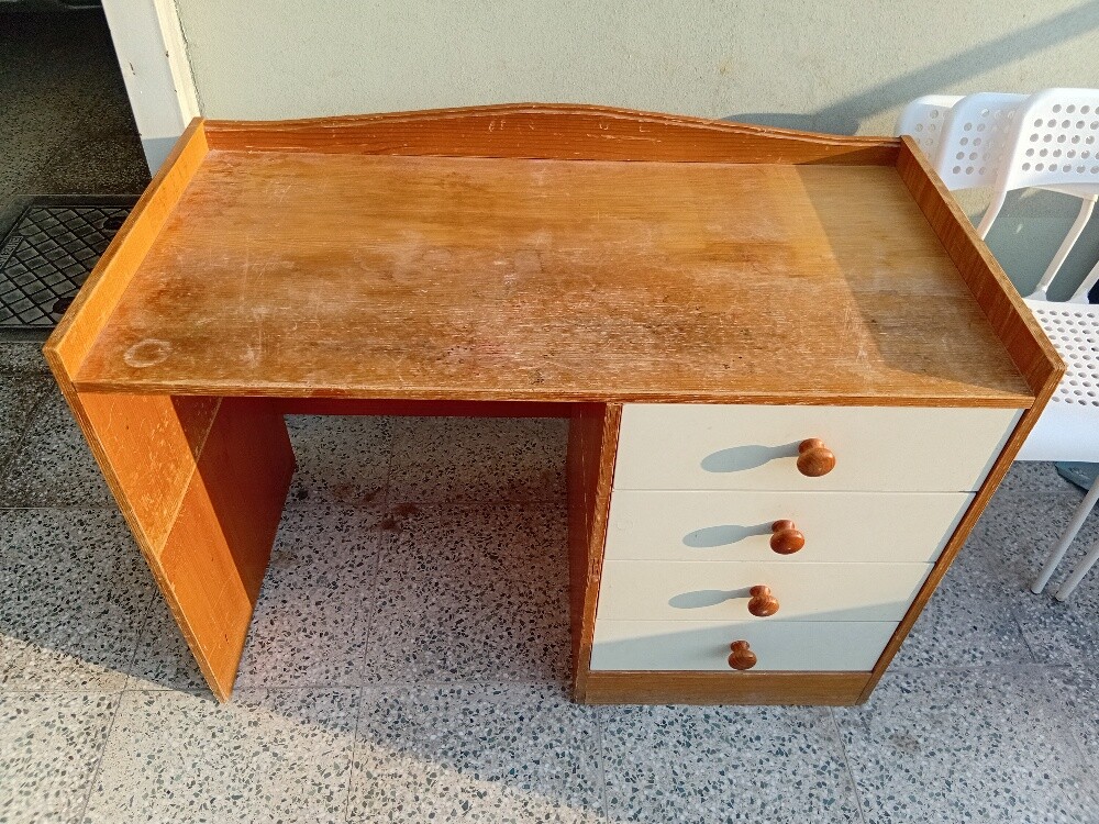 طاولة دراسة - 1