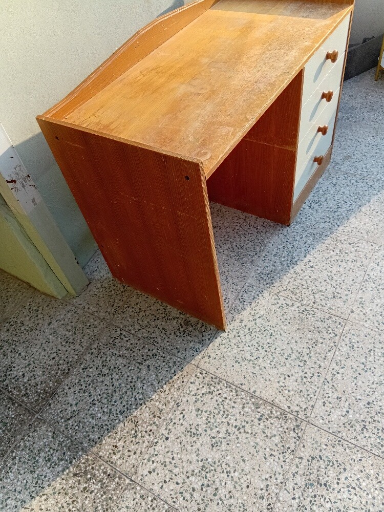 طاولة دراسة - 2