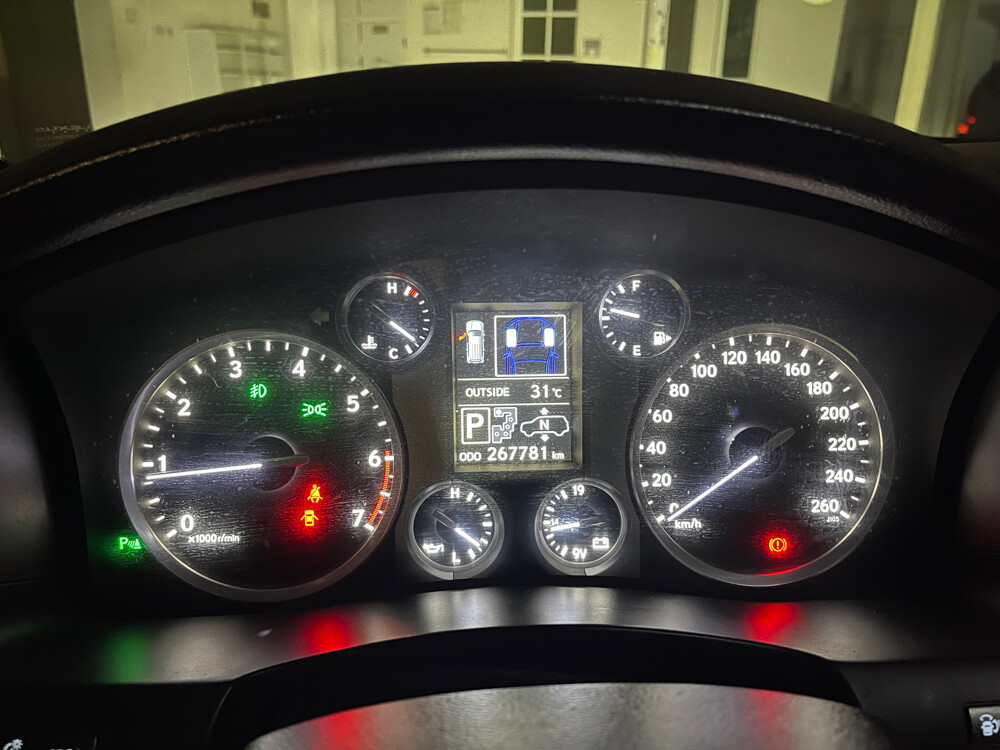 لكزس ٥٧٠ - 9