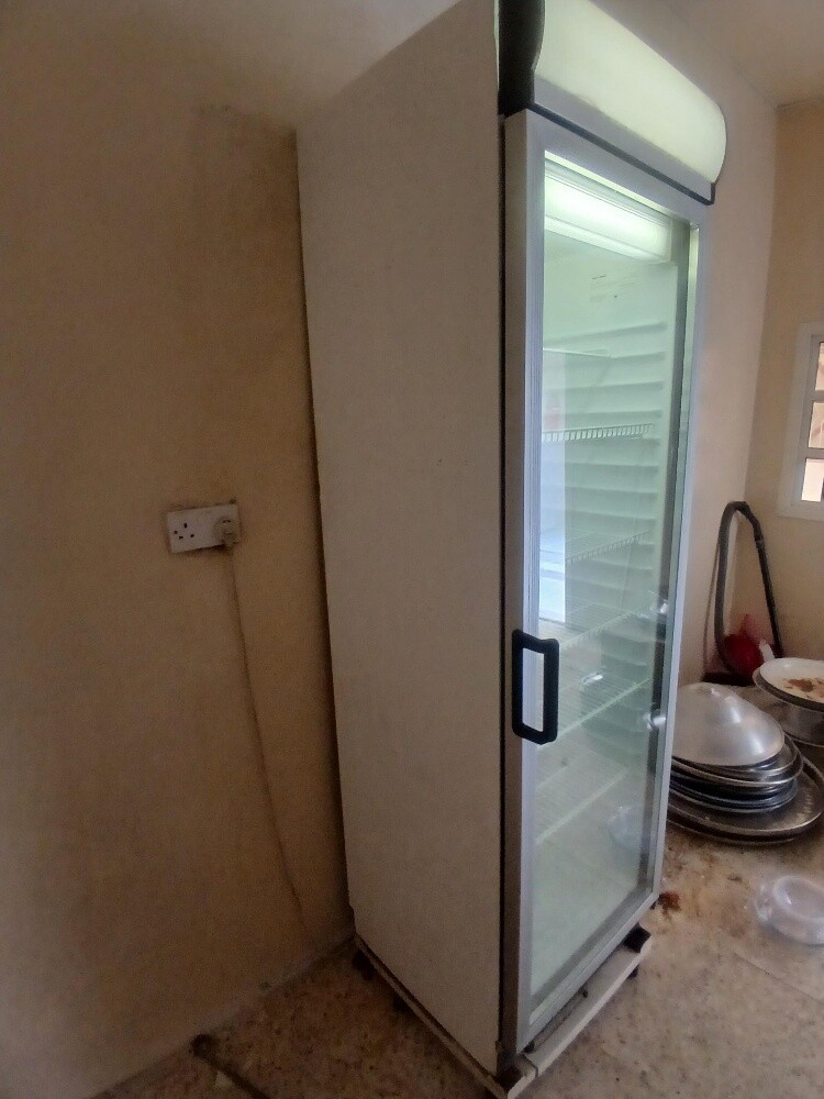 ثلاجة للبيع - 2
