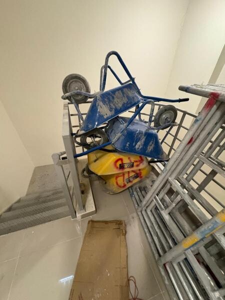 4 Trolley & 2 Ladders - 1