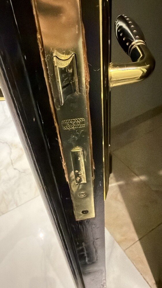 نجار ابواب - 1