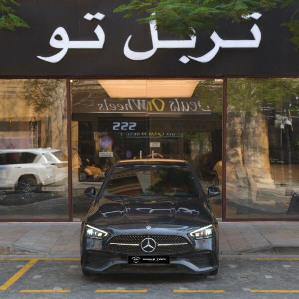 مرسيدس بنز سي 300 2023 - 3