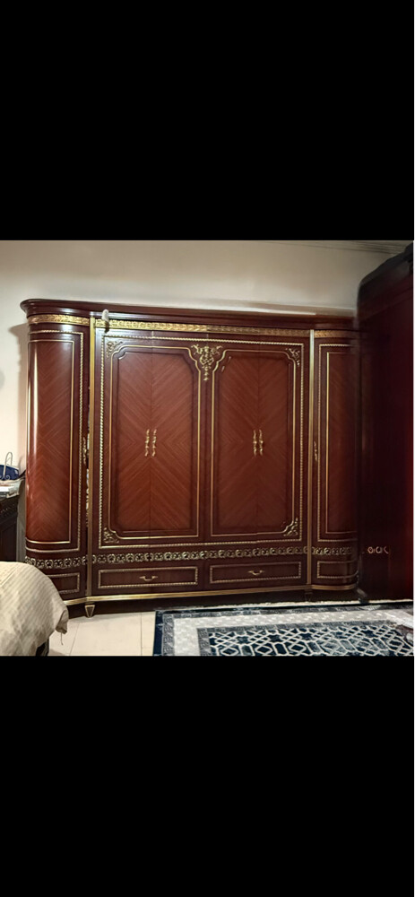 غرفه نوم ملكيه شبه جديد مرتبه طبي - 2