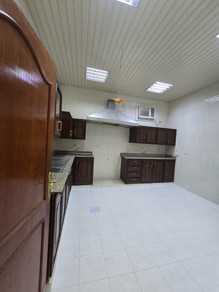 Villa for rent in Al Kharaitiyat - 10