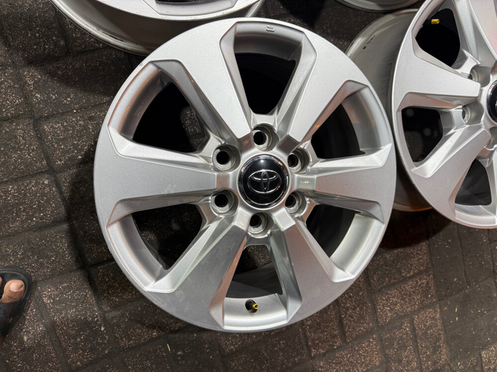 18 inch orginal rim - 1