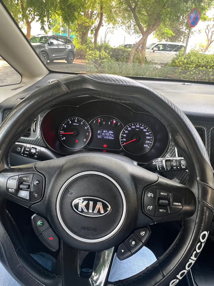 Kia Carens 1600 cc - 12
