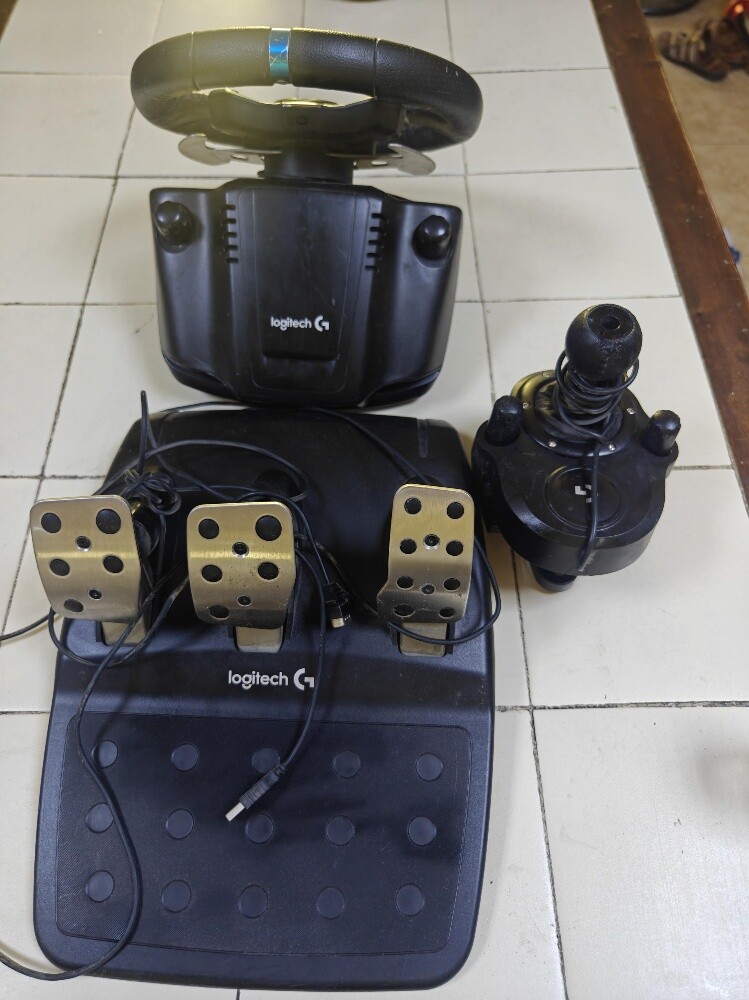 playstitation wheel gaming - 2